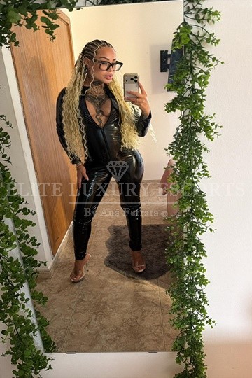 Escort-Agatha-17